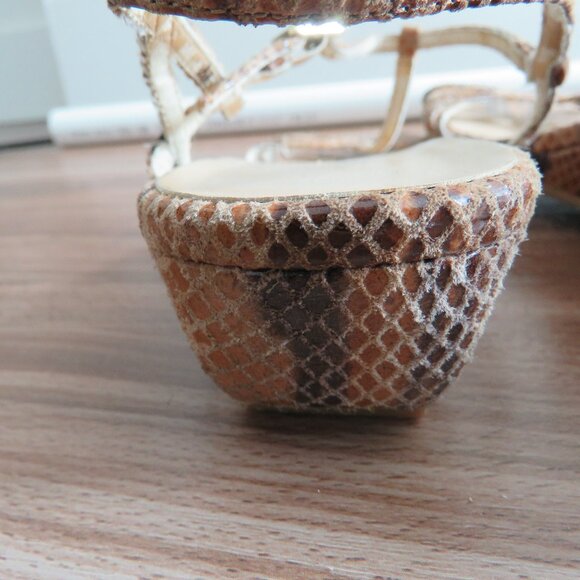 STUART WEITZMAN Leather Snakeskin Strappy Low Wedge Sandals Quiet Luxury US 8 - Picture 13 of 15